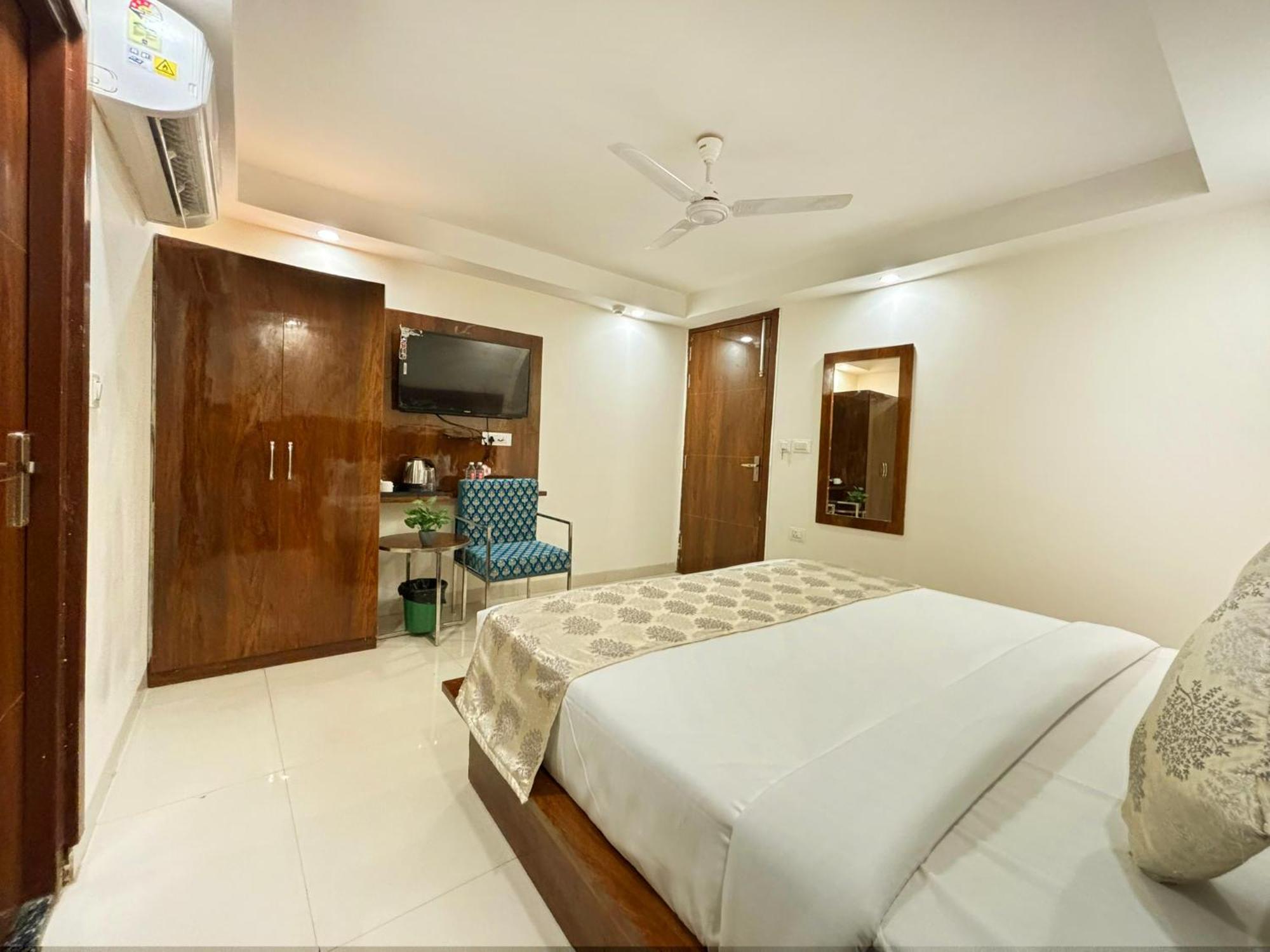 Hotel Emblem Suites- Near Delhi Airport New Delhi Eksteriør bilde