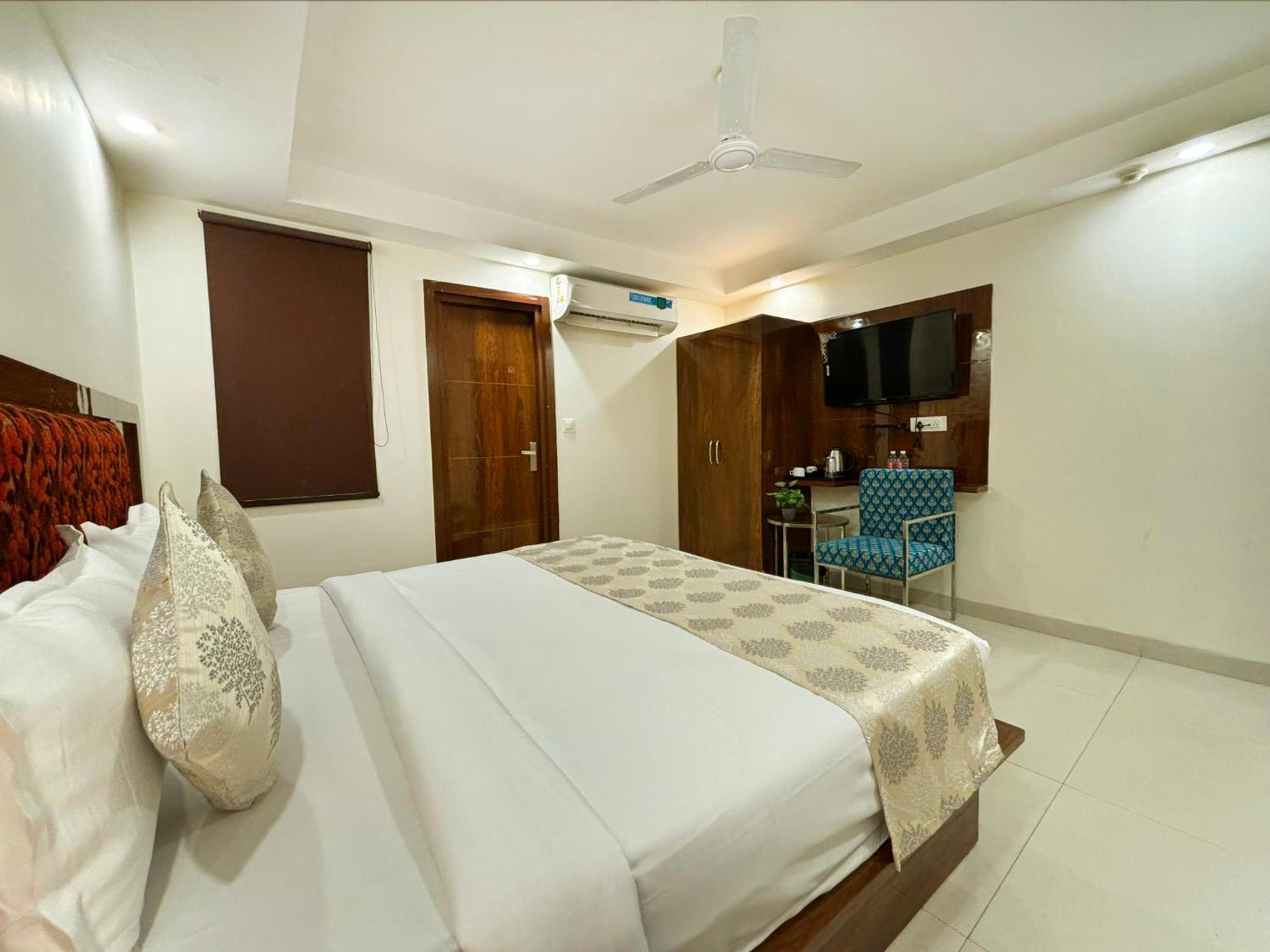 Hotel Emblem Suites- Near Delhi Airport New Delhi Eksteriør bilde