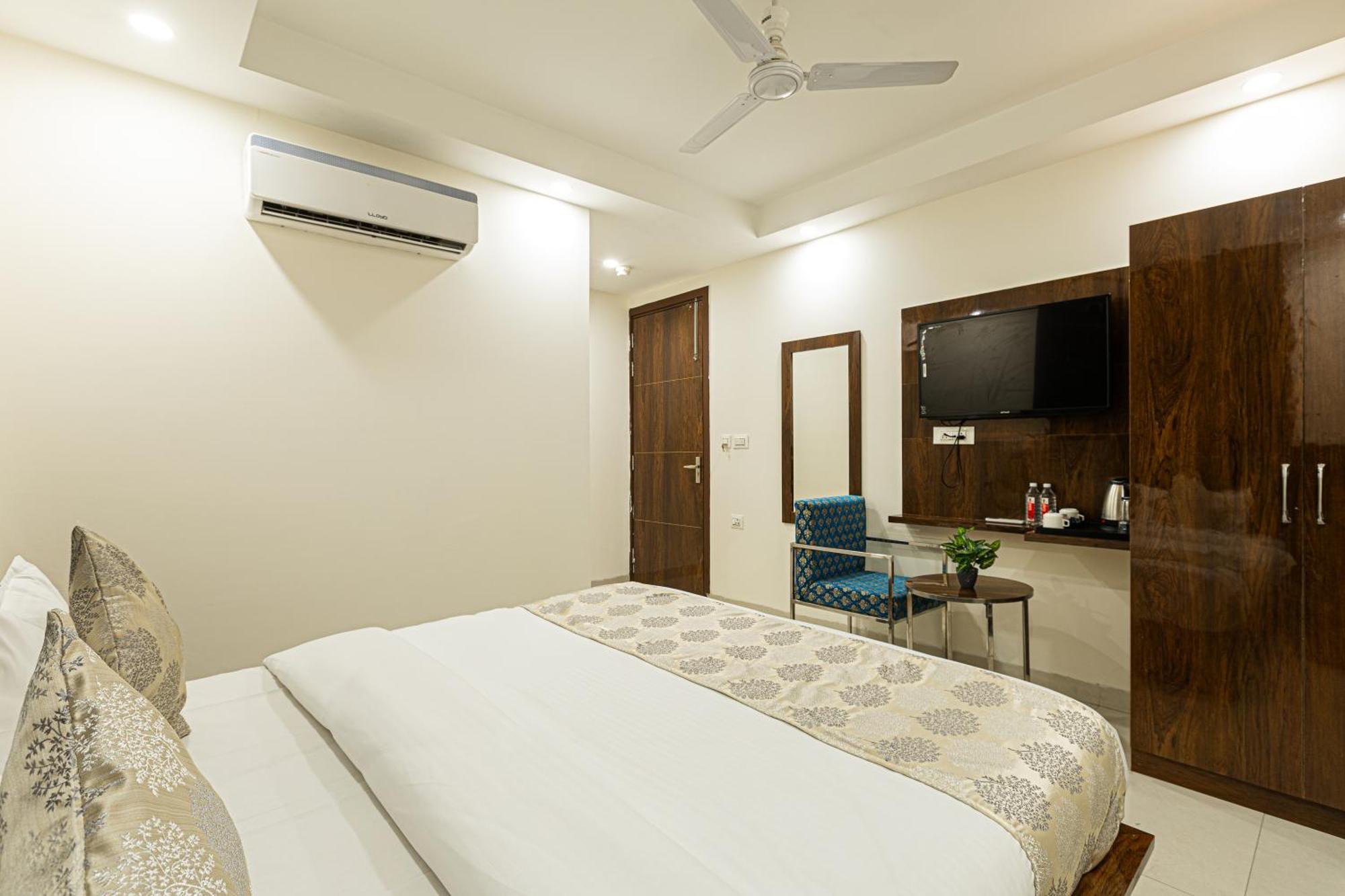 Hotel Emblem Suites- Near Delhi Airport New Delhi Eksteriør bilde